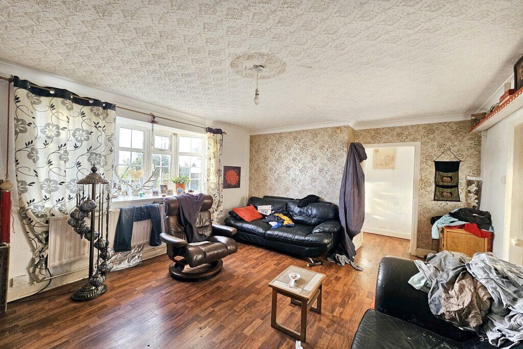 Lynton Road-Overview of Lounge