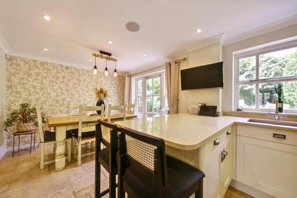 Kitchen Diner (2).jpg