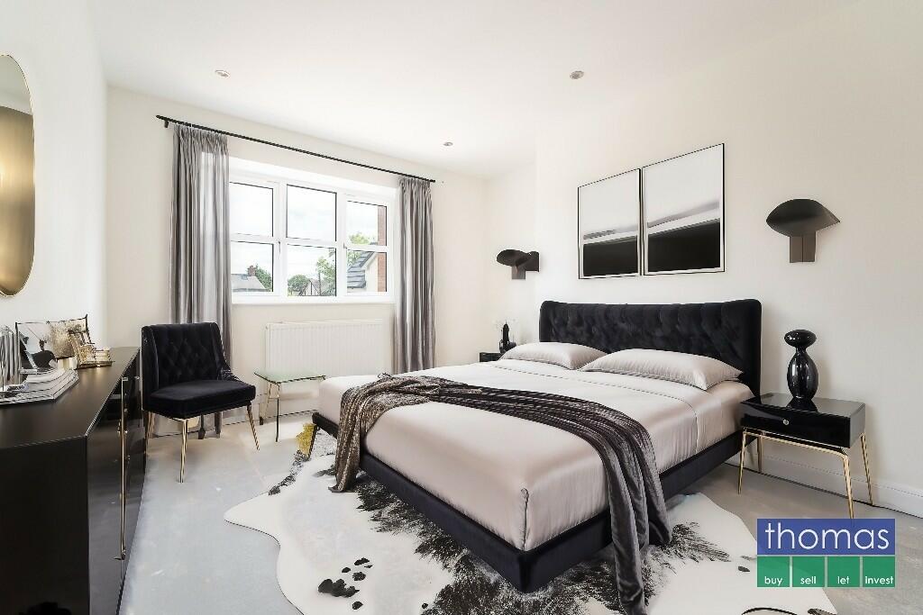 Mirrored model be...