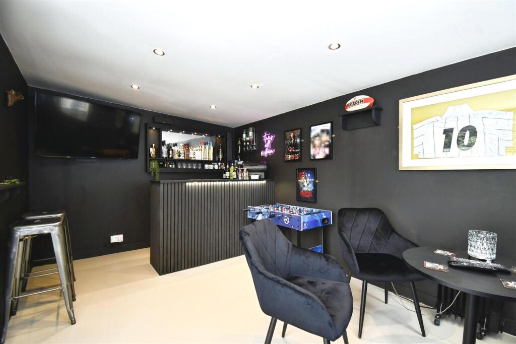 Bar/Games Room