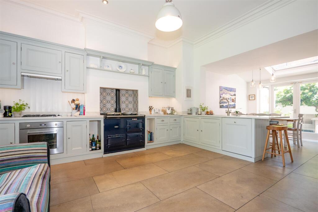 Live In Breakfast Kitchen 4