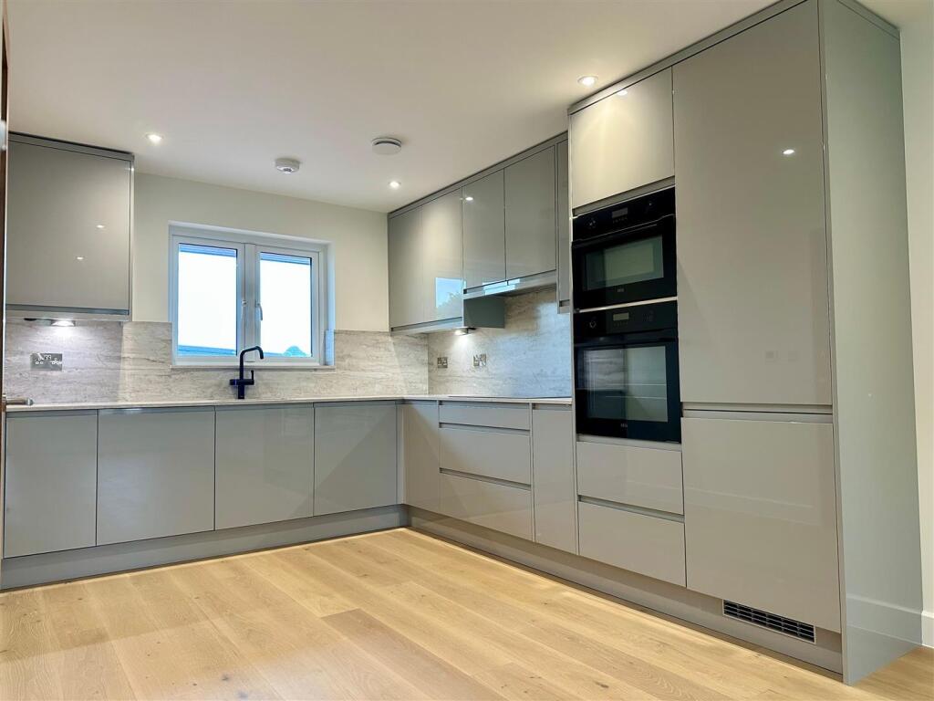 Similar Kitchen 1.1.jpg