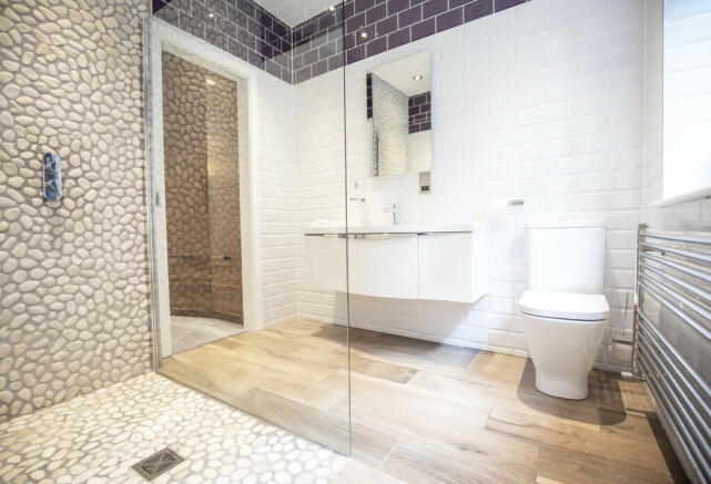 Ensuite Shower T202503281047.jpeg