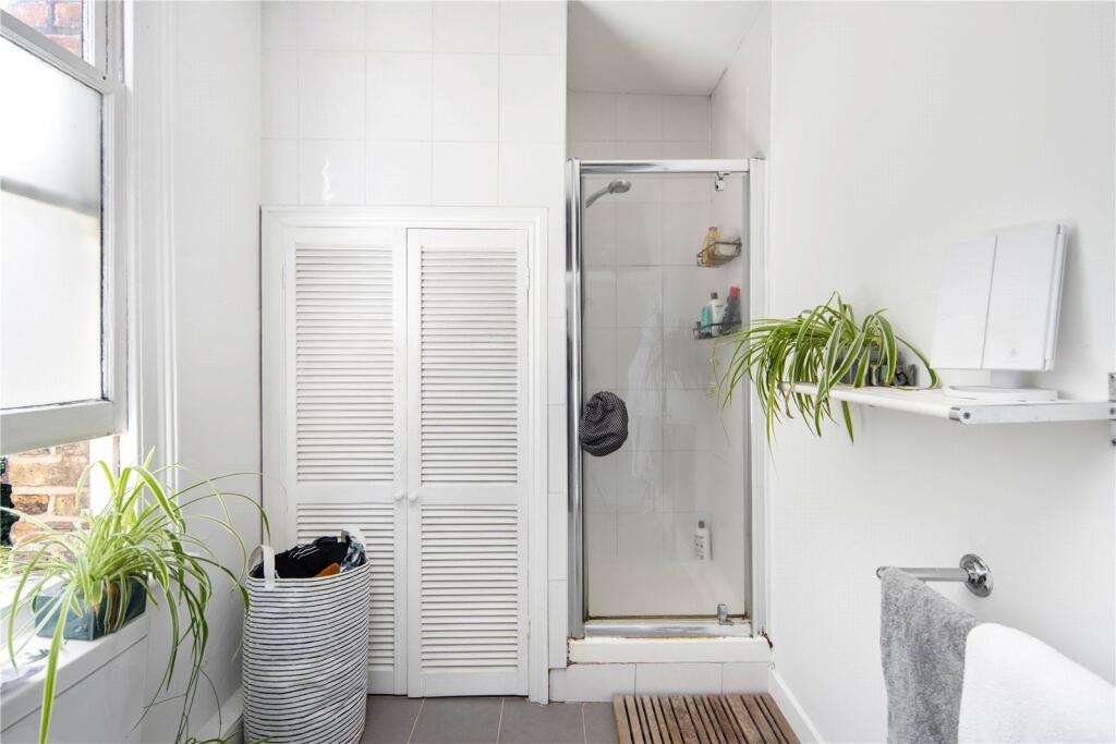 En-Suite Bathroom