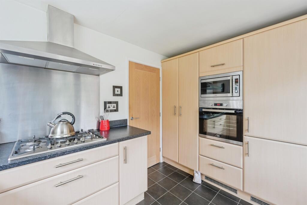 Kitchen: