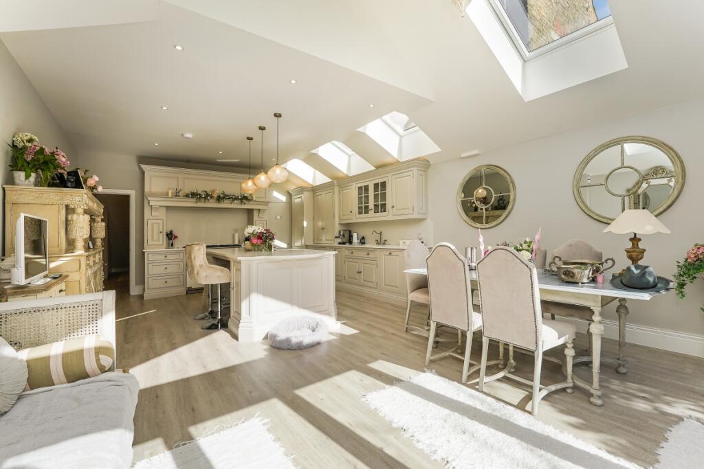 33 Queensmill Roa...