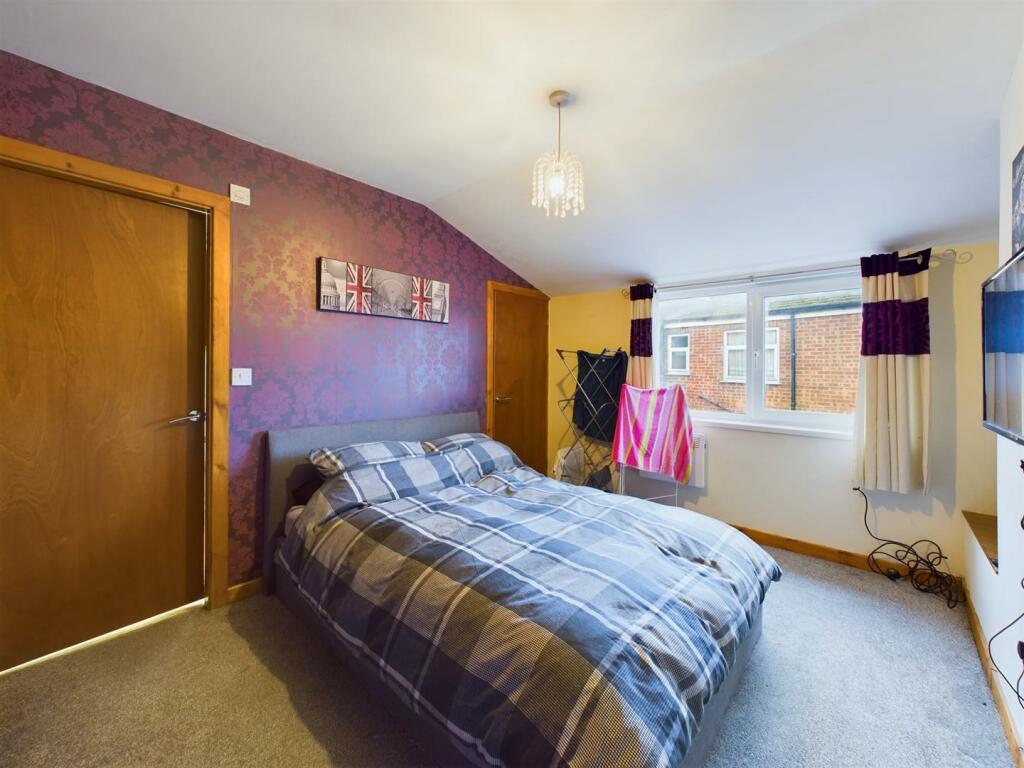 Bedroom:
