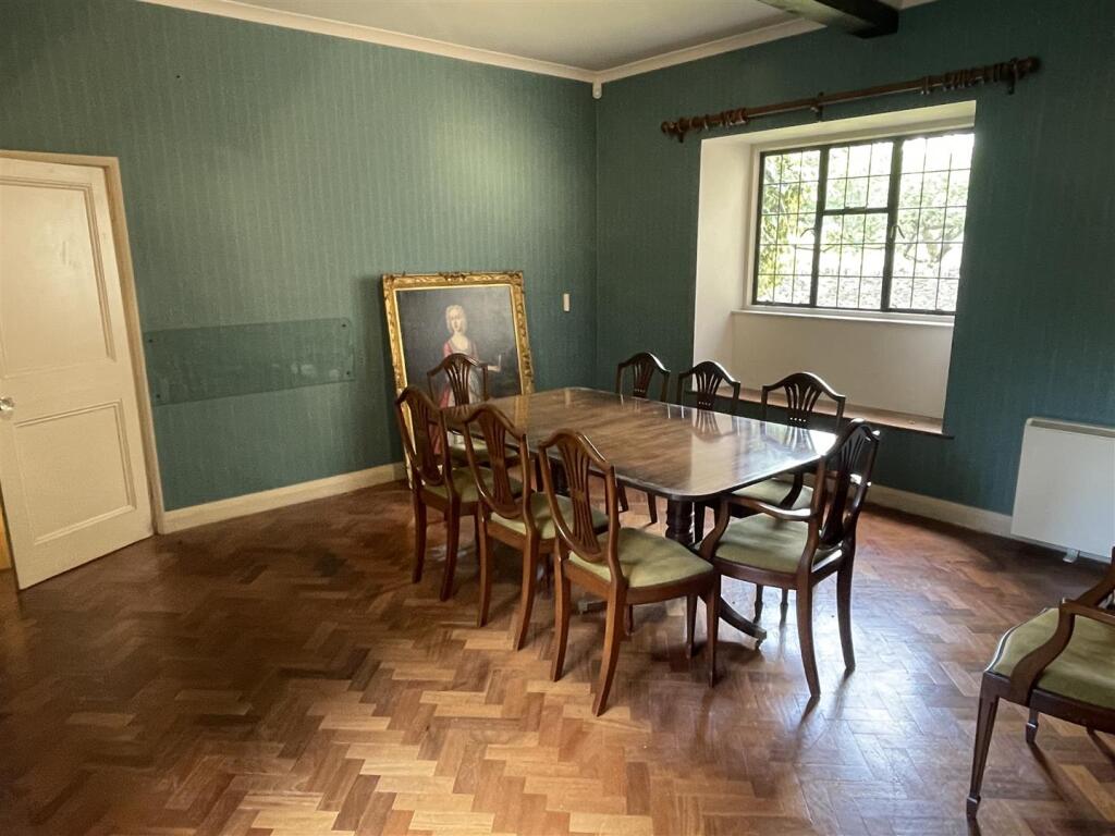 Reception Room 3.JPG