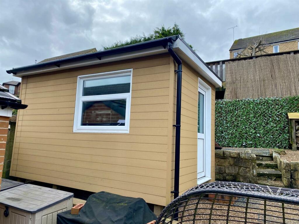 wheatley drive 22 garden room.jpg