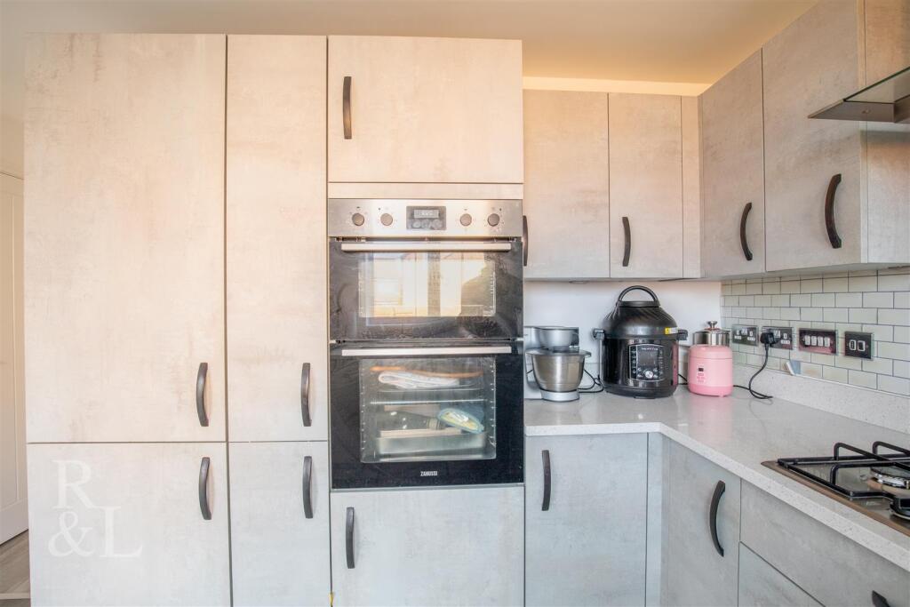 6 Fowler Road (18).jpg