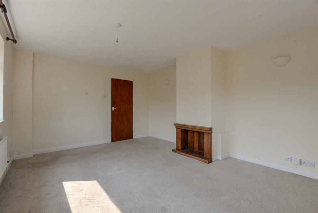 Living Room 3.jpg