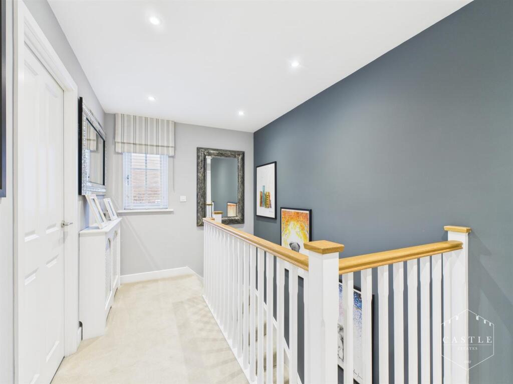 FIRST FLOOR LANDING