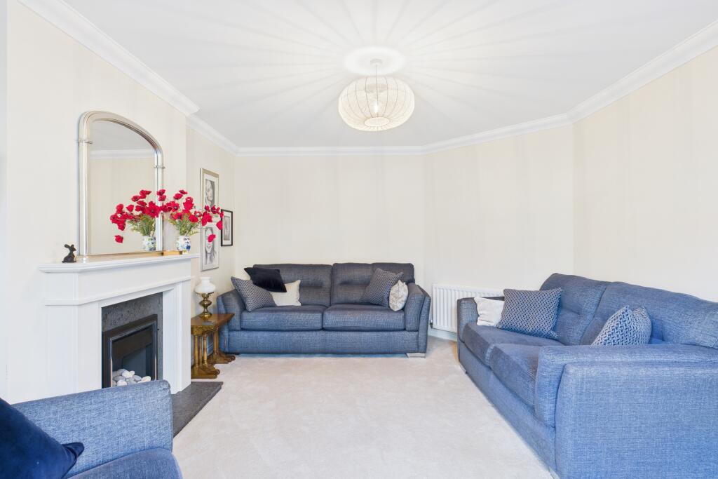 CAM04201G0-PR0118-STILL001