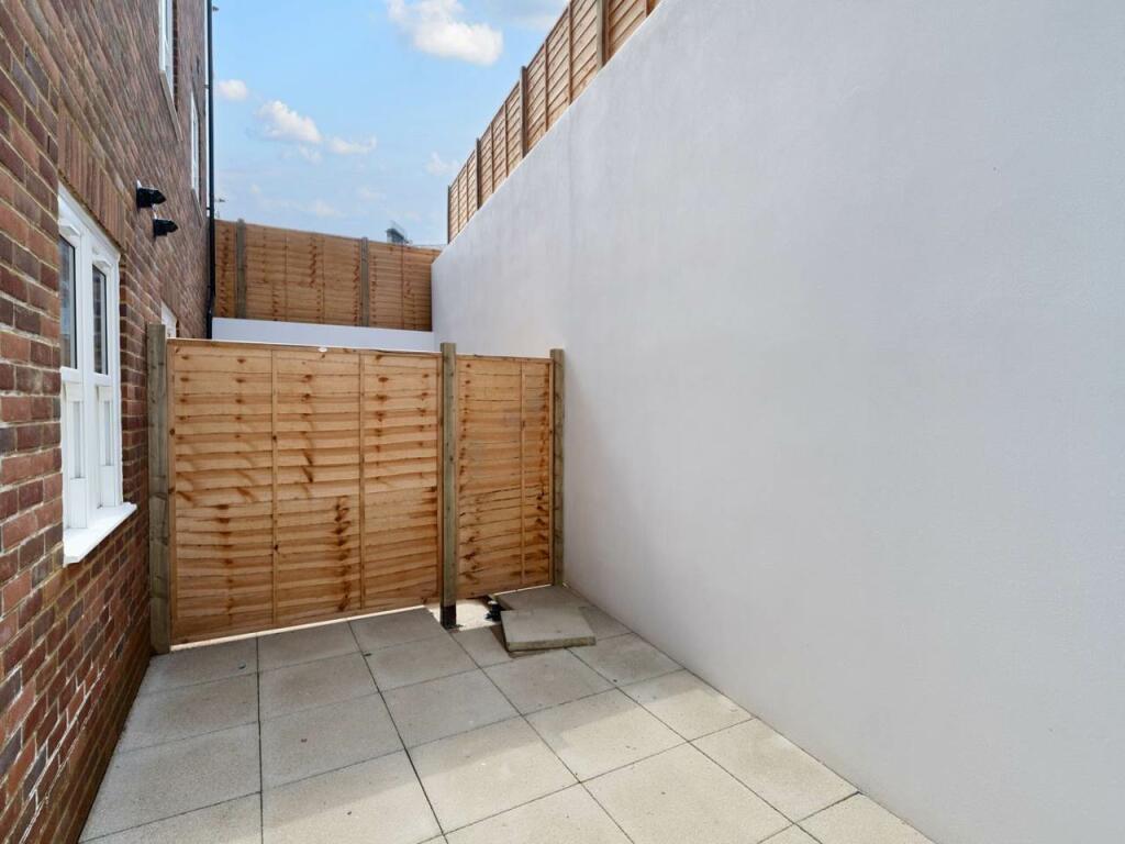 flat 2 courtyard2