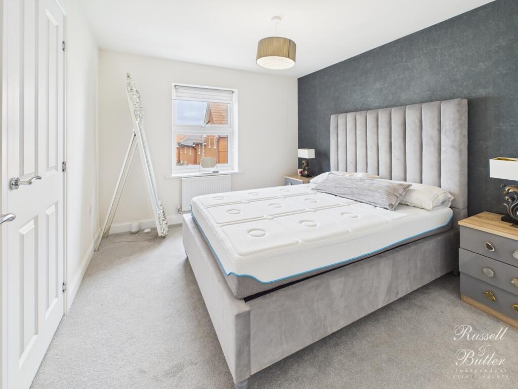 CAM02127G0-PR0345-STILL008