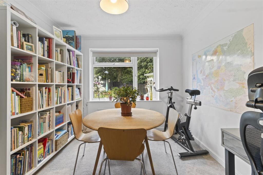 Dining Room/Bedroom 4