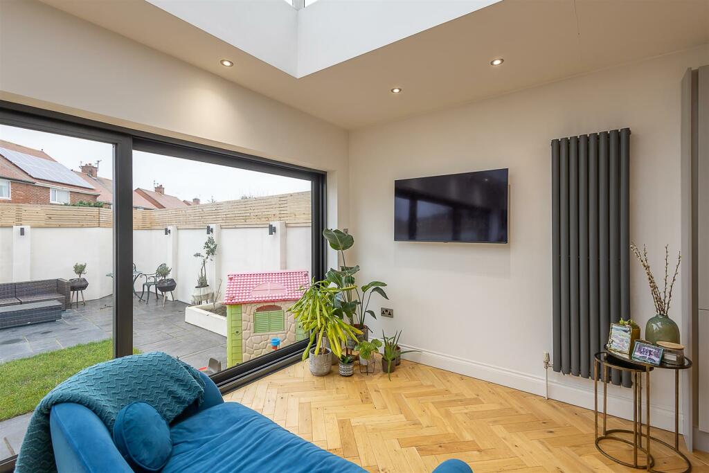 Open Plan Kitchen/Diner &amp; Family Room
