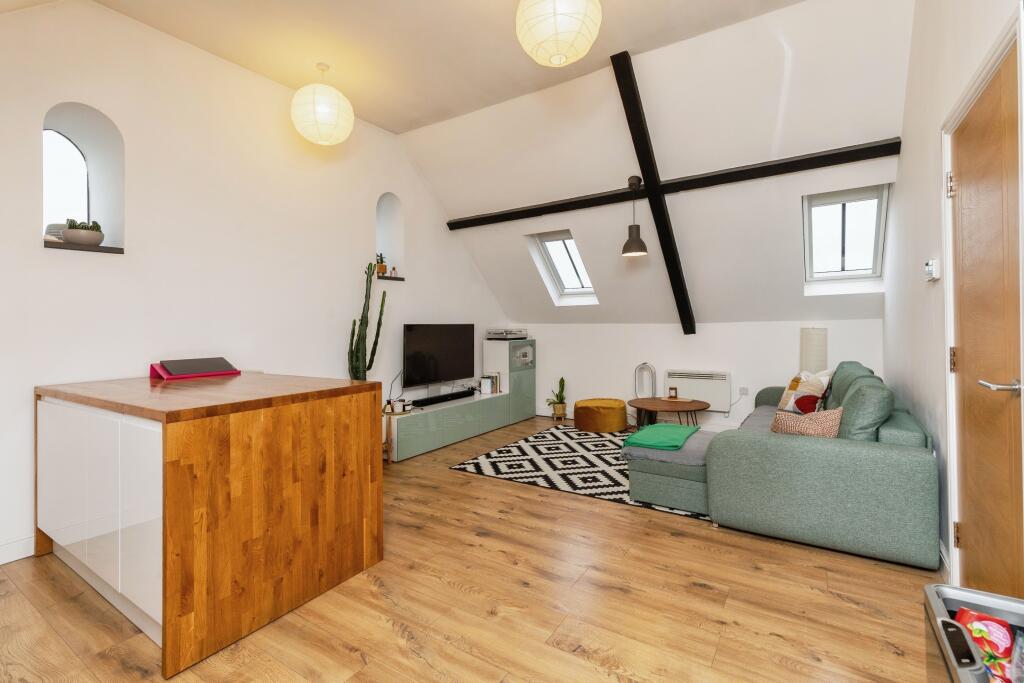 Kitchen / Living Room 7