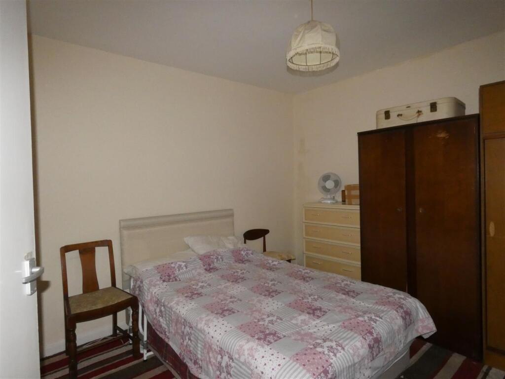 Bedroom 1 (Front)