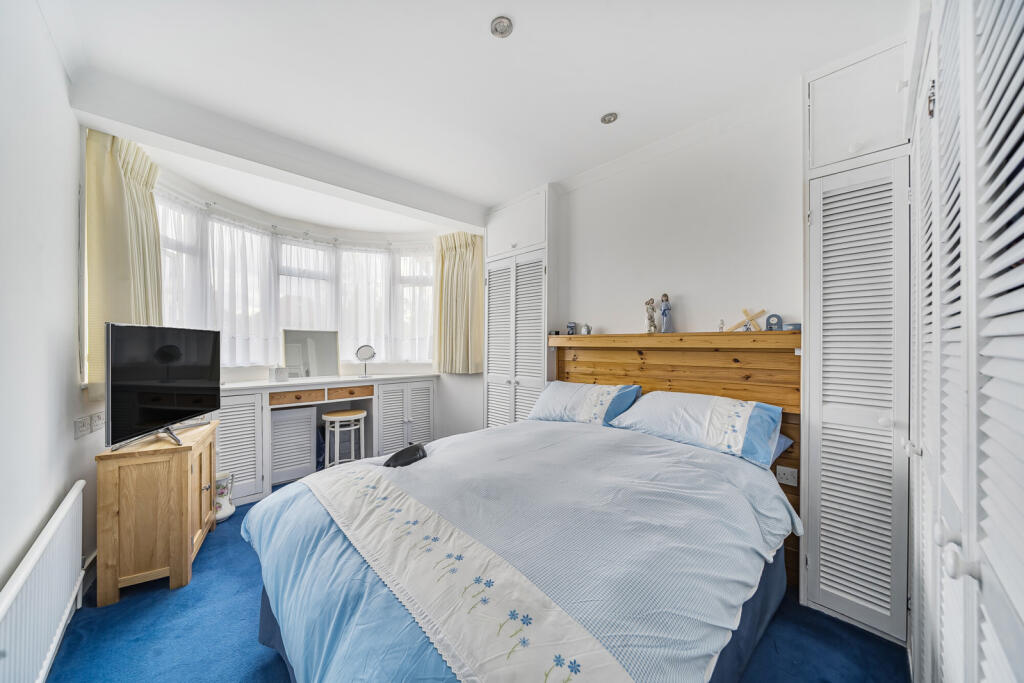 1327944-5-687e67d...