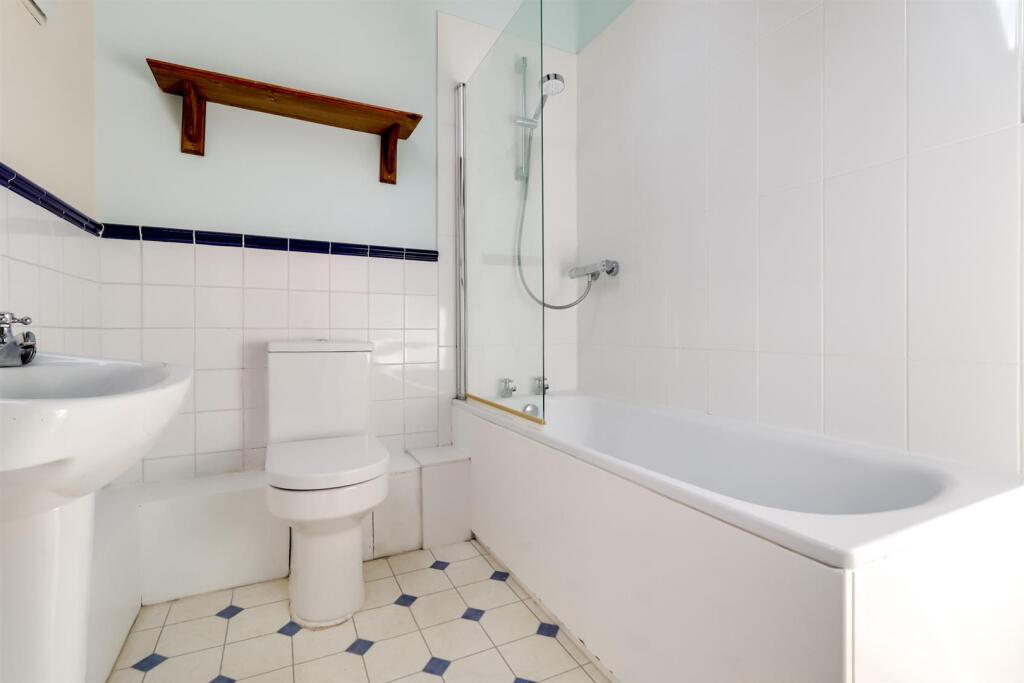 Bathroom (1).jpg