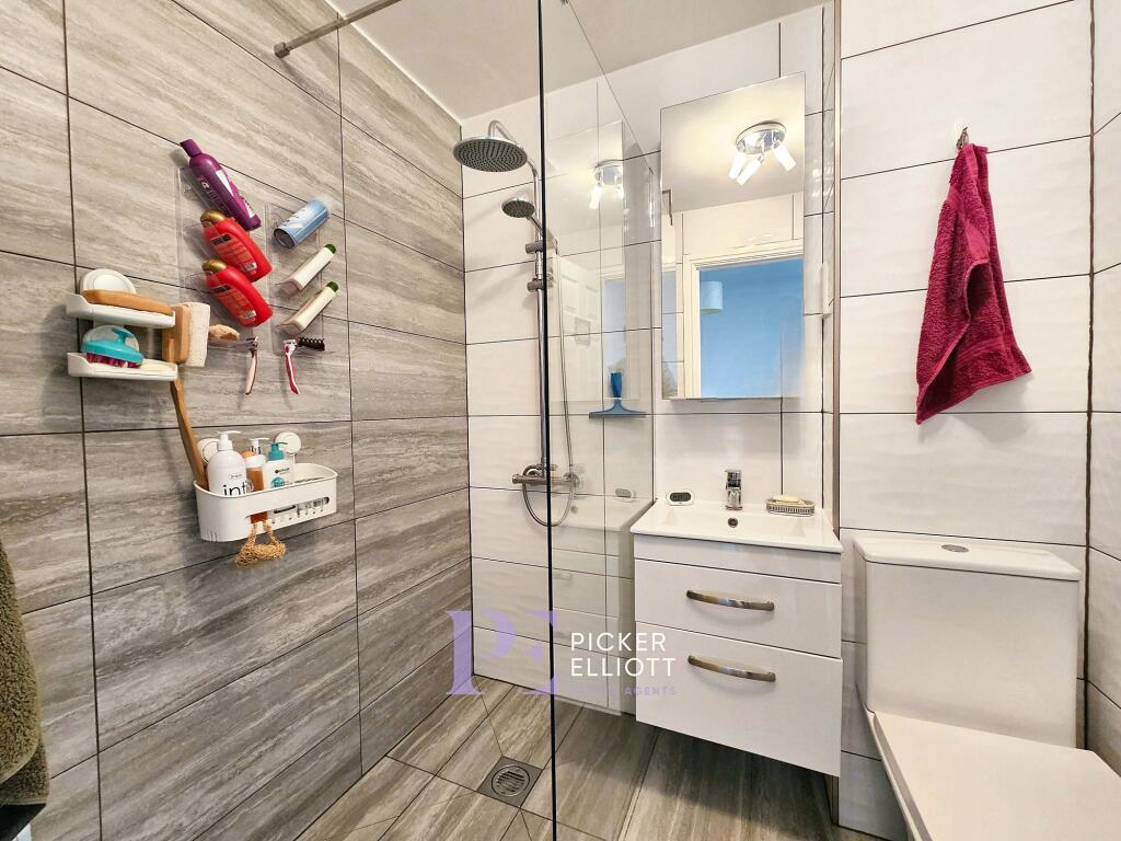 Re Fitted Shower Room