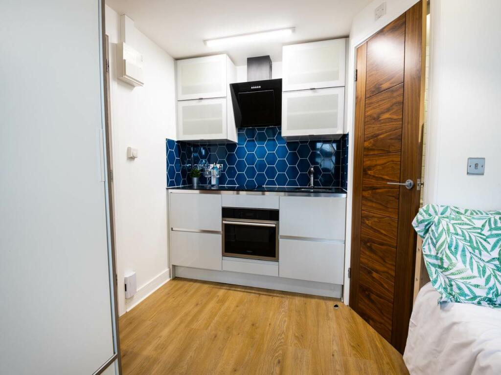 1Apt_1_Woodland_Way_
