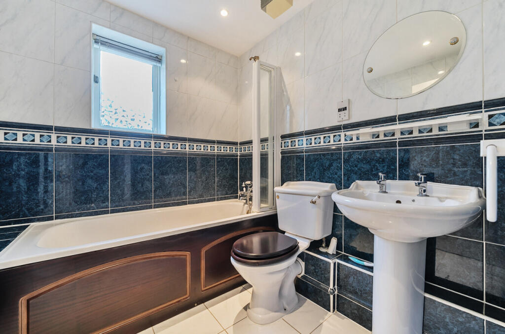 1302991-15-683d7e...