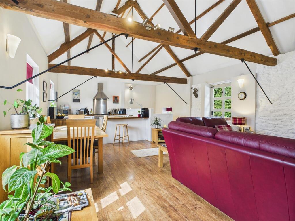 Lounge/Dining Kitchen