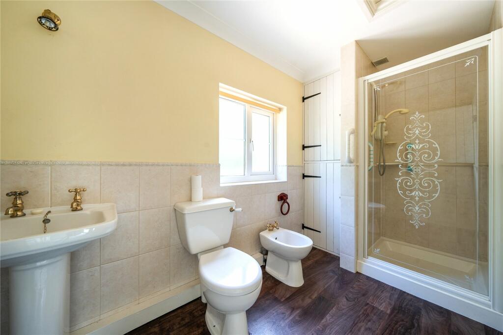 13 - Shower Room