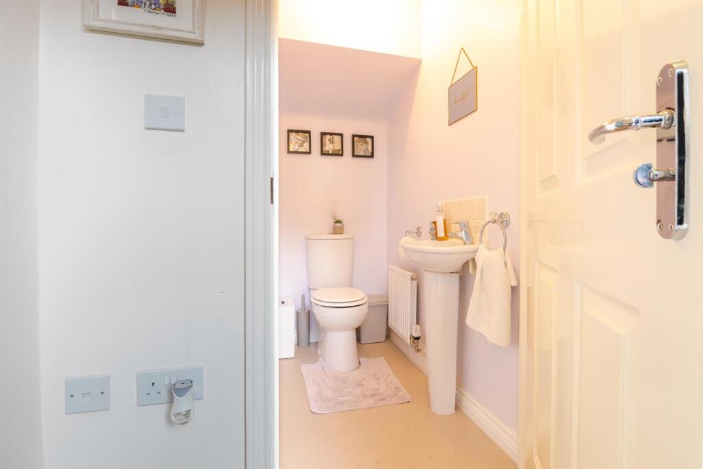 Ground floor WC.jpg