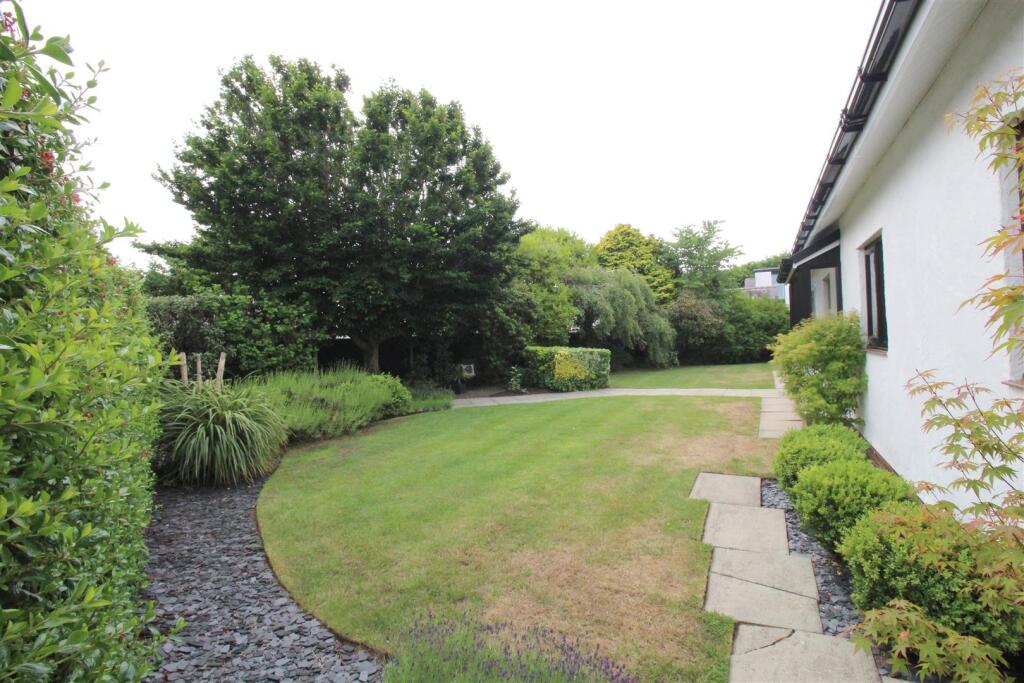 Fieldway, 4 Outside 5.JPG