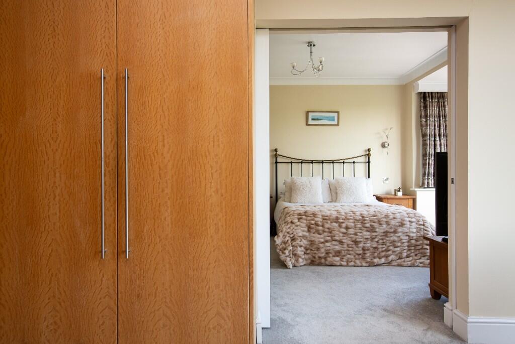 Dressing room to bed