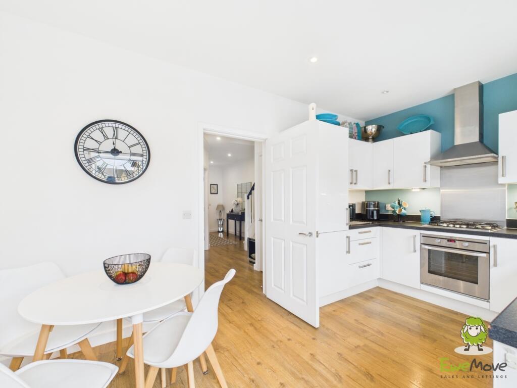 CAM03778G0-PR0191-STILL010