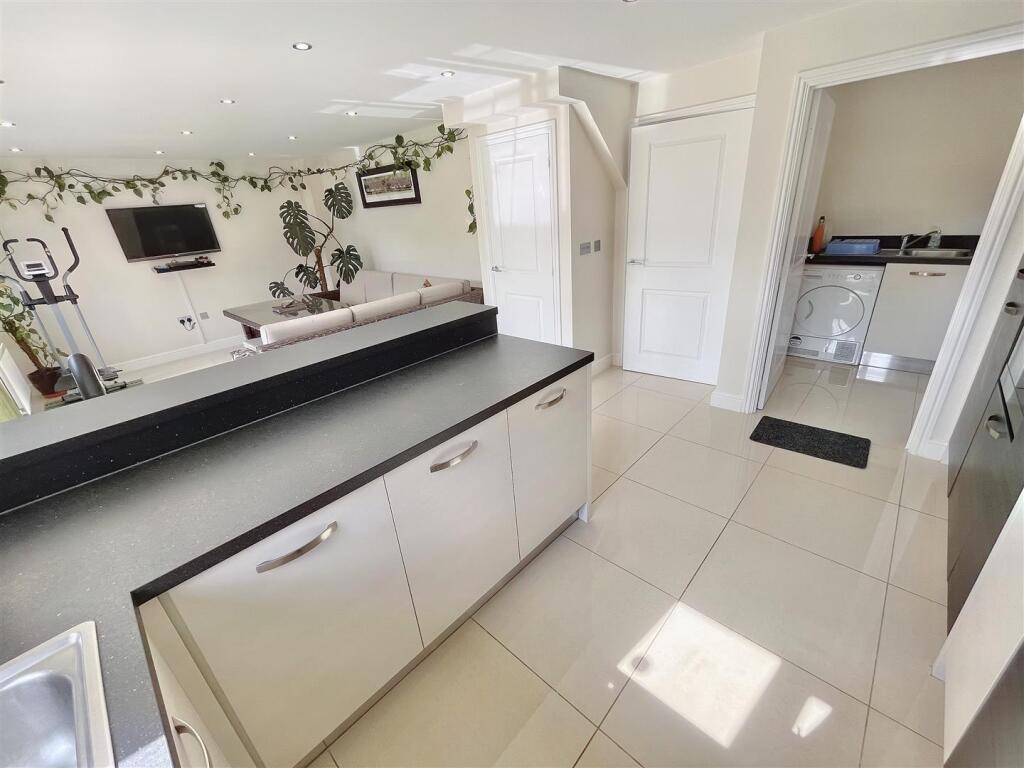 Dining Kitchen Aspect 4
