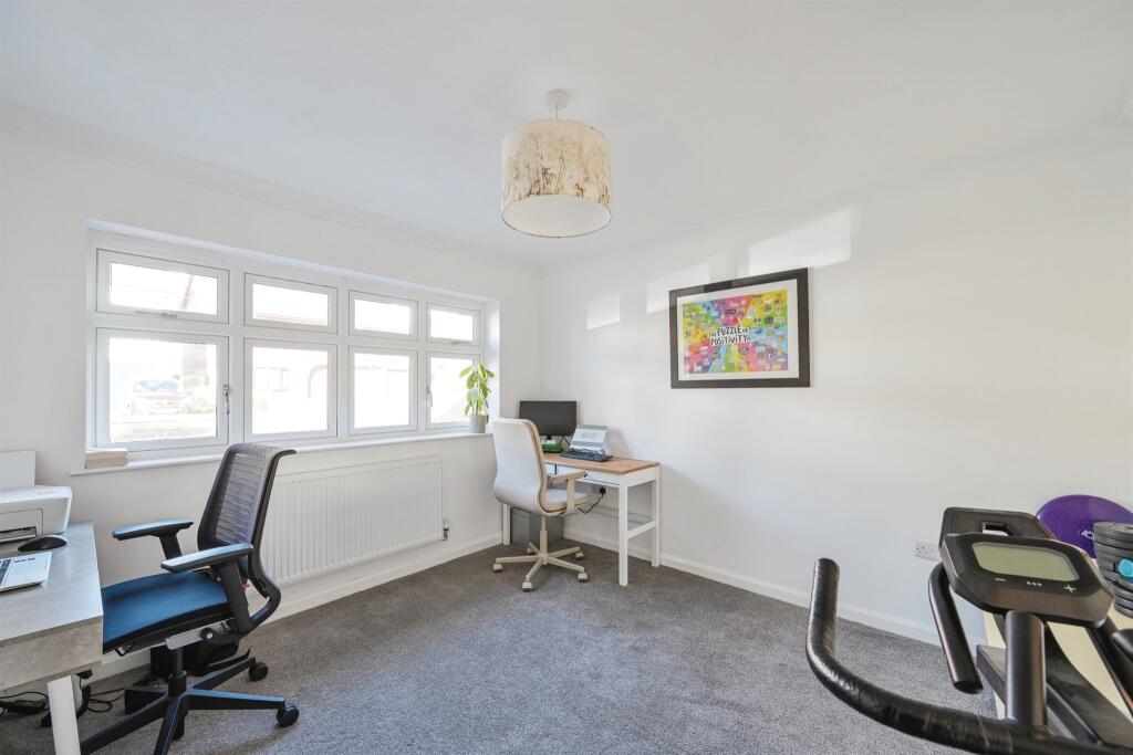 Bedroom / Reception Room: