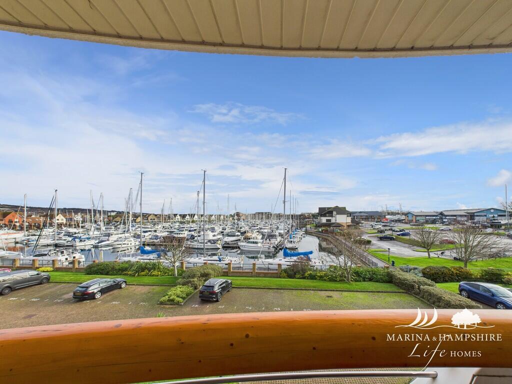 Lock Approach, Port Solent