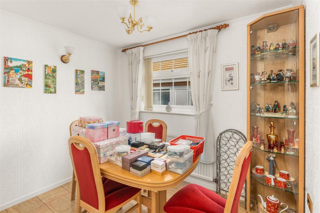 37 Sycamore Drive, Banbury-14.jpg