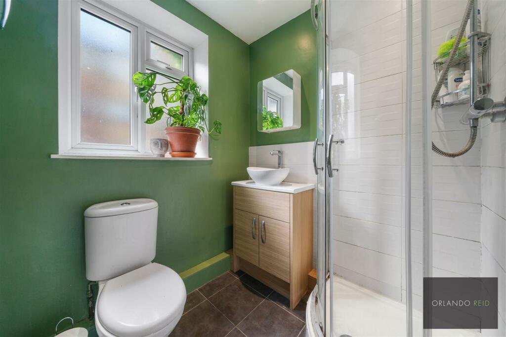 Flat 28, Poynders Court SW4 8NL-6.jpg