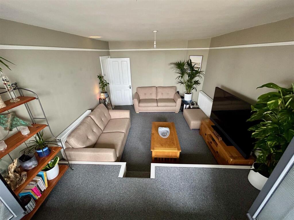 Living Room 1.jpg