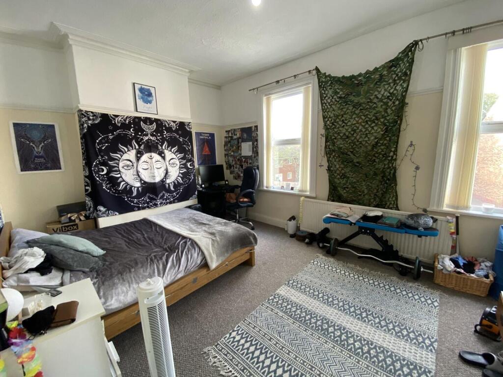 102dr.bed 3.jpg