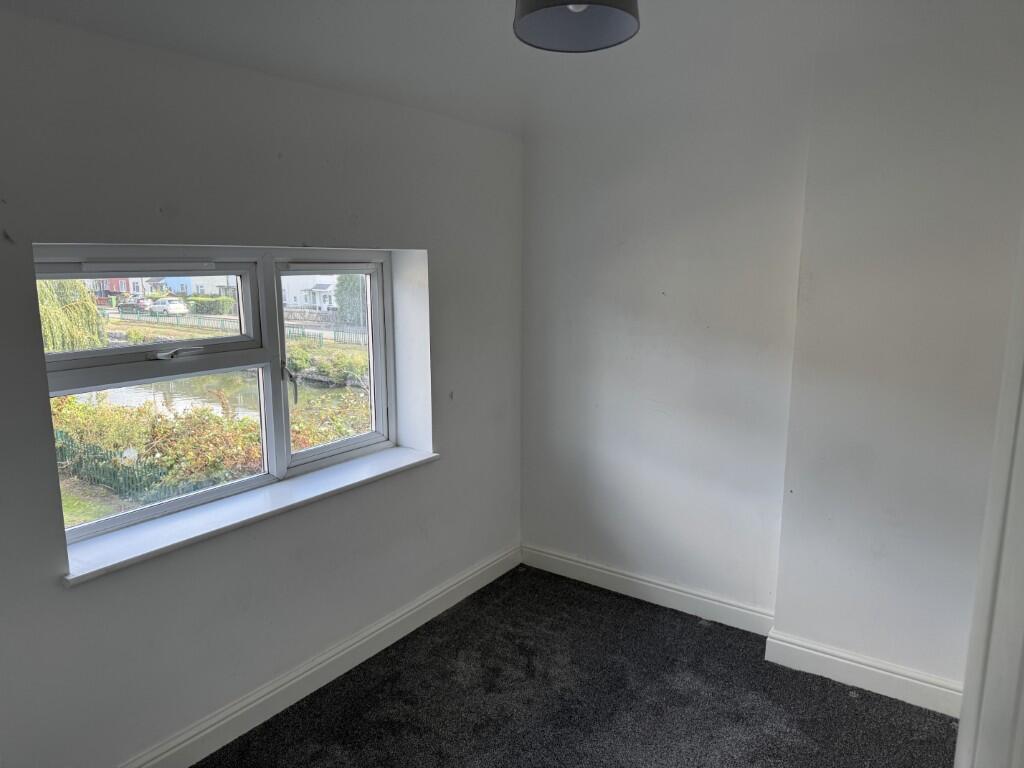 8  Medium  T202509221527.jpg