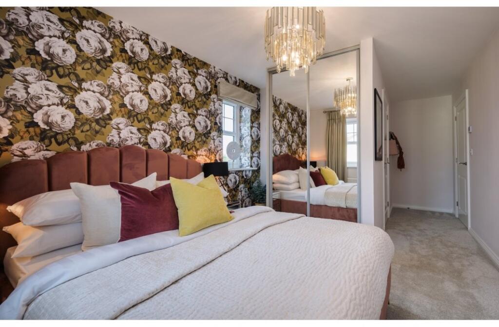 Bedroom 1 - Fairford (LTH**) - Balmoral Gardens