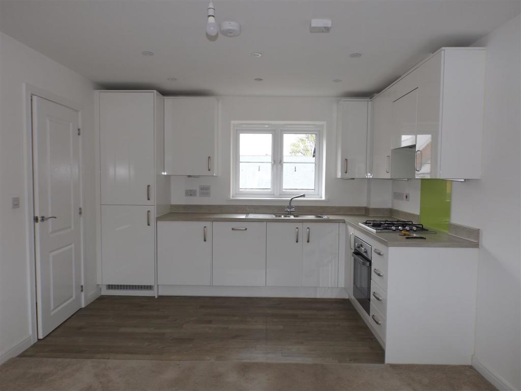 Kitchen pic 2.JPG
