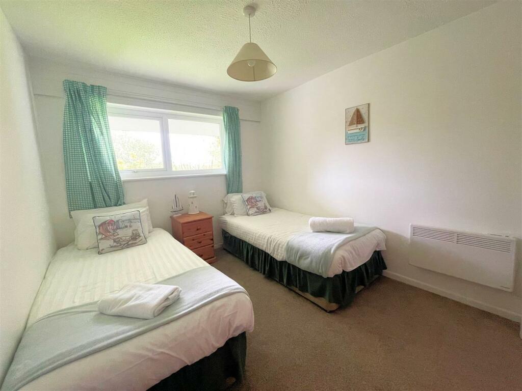bed 3 .jpg