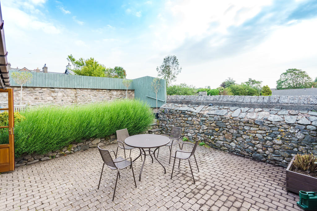 Private Courtyard...