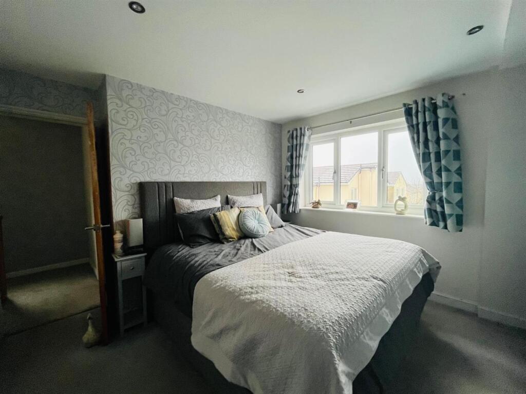 Bedroom 1.jpg