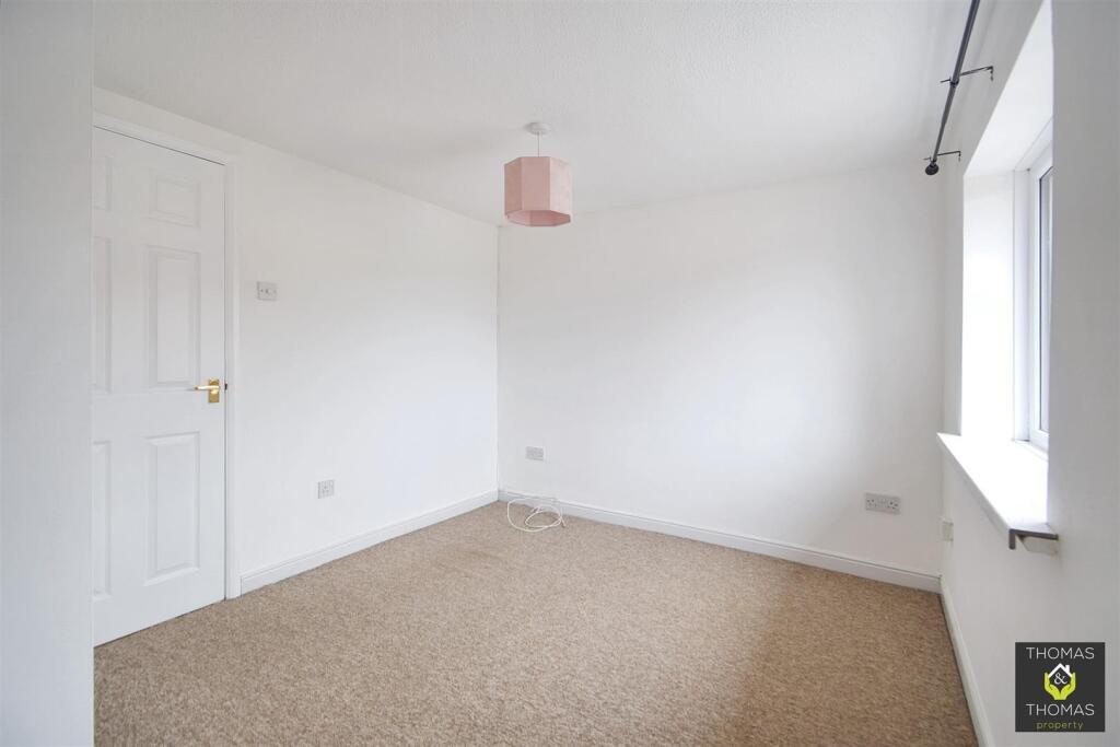 bedroom 2 .jpg