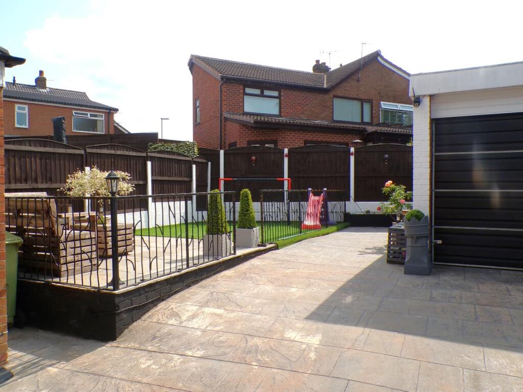 CambridgeRd32gdn1.JPG
