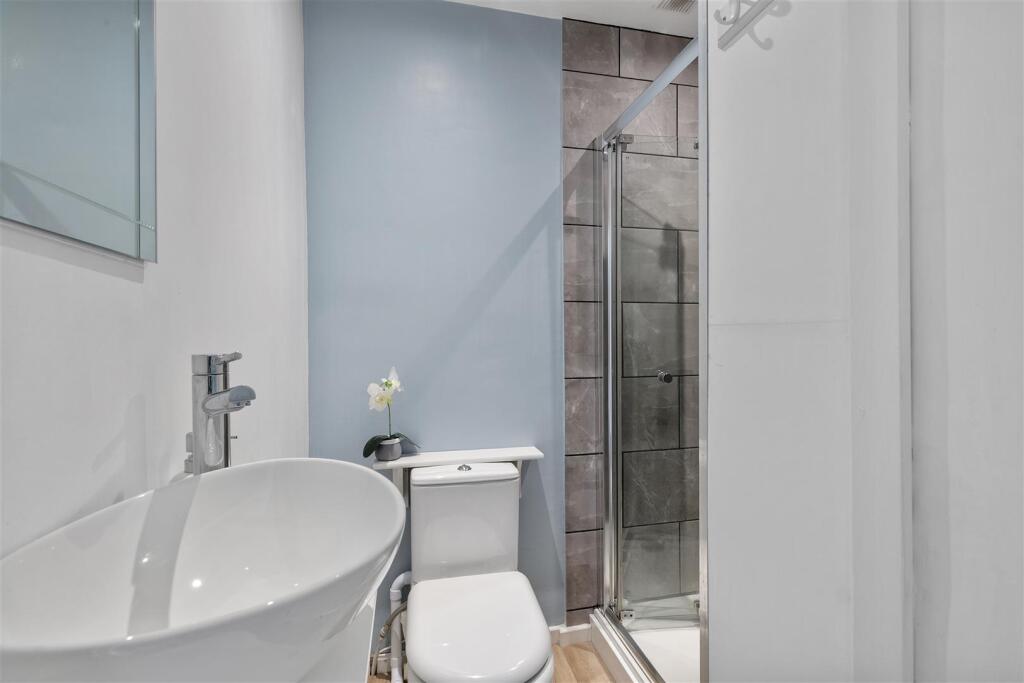 En-Suite To Bedroom 1